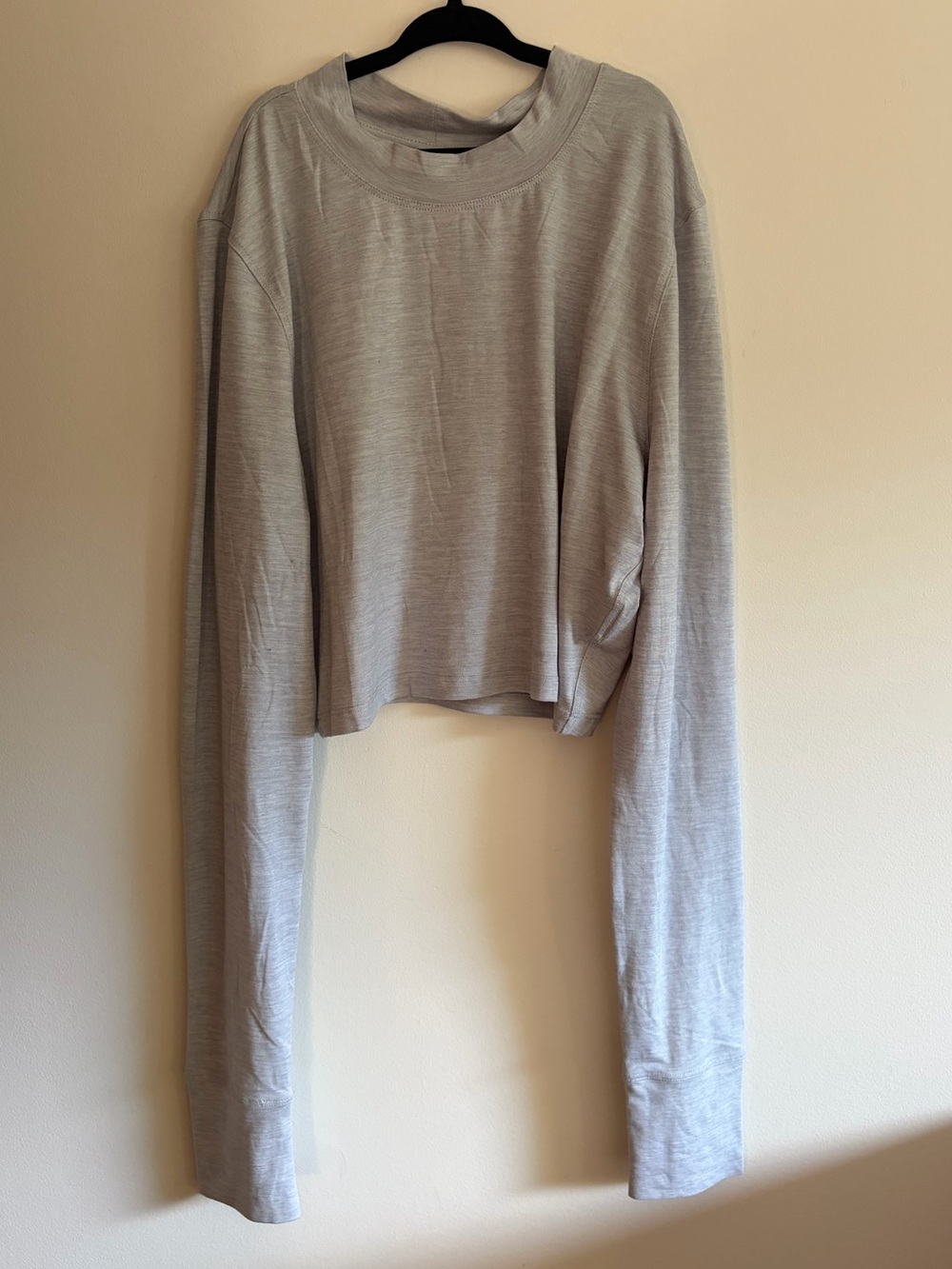 VUORI - size large, grey, Women's Mock Neck Long Sleeve Crop Top